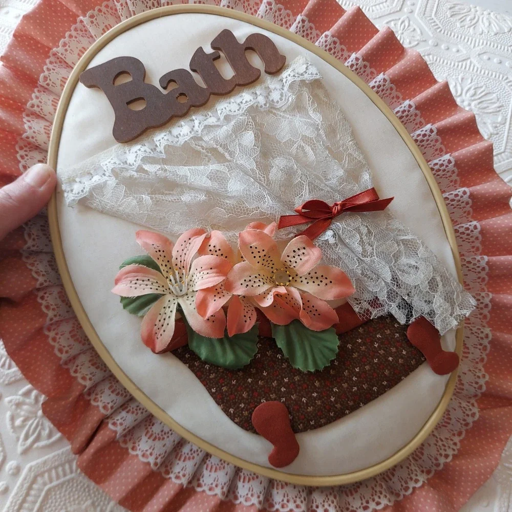 Vintage Style 3D Fabric Bath Wall Decor Lace Ruffle Clawfoot Tub Art 15x12